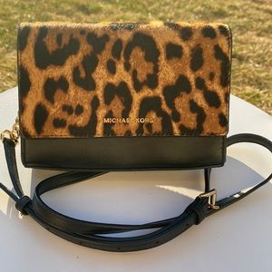 💥💥FLASH•SALE💥💥MICHAEL KORS Leather Leopard Print Mara Clutch